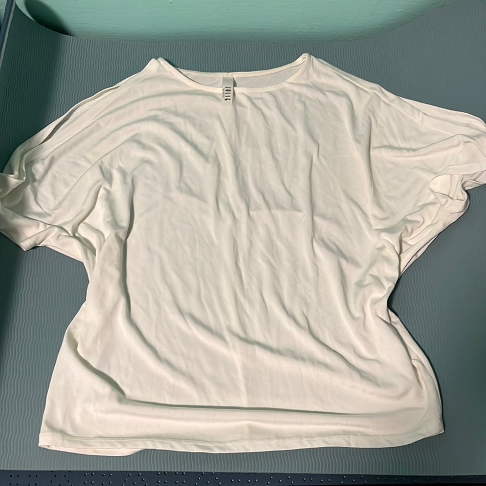 Jolie Women’s tee, size M
